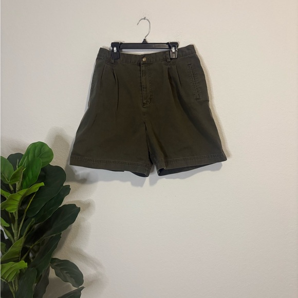Vintage pleated high waisted shorts Rafaella size 12 Olive green 100% cotton - Picture 1 of 5